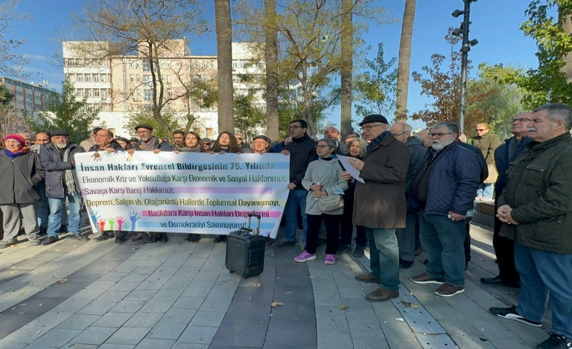 İzmir'de insan hakları savunucularından 'Dünya İnsan Hakları Günü' açıklaması